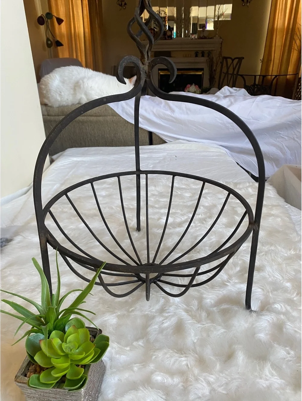 Vintage Style Metal Hanging Basket with Decorative Handle